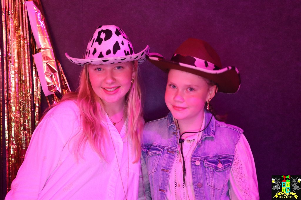 ../Images/Jeugd Opwarmbal Photobooth 223.jpg